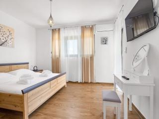 Enchanting villa with pool and jacuzzi - Krnica - 6