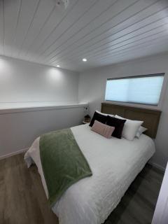 Guitars & Tiki Bars, Roadrunner Resort - 2