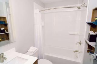 Microtel Inn & Suites by Wyndham Newark NY - Newark - 3