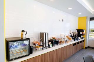 Microtel Inn & Suites by Wyndham Newark NY - Newark - 1