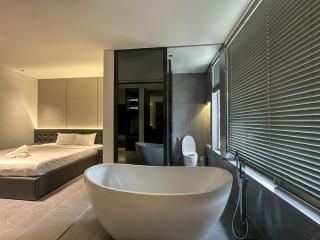 MB3 - Front beach, mountain view villa - Da Nang - 3