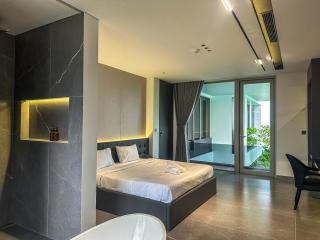 MB3 - Front beach, mountain view villa - Da Nang - 1