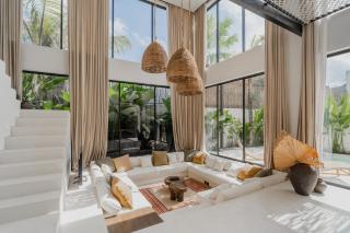 Minimalist Luxurious 3 Bedroom in Canggu - Tumbak Bayuh - 8