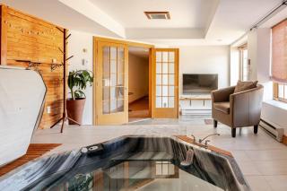 Waterfront Mansion with River & Mountain View, 40 Minutes from Montreal - Beloeil Village - 1