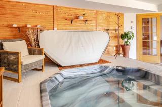 Waterfront Mansion with River & Mountain View, 40 Minutes from Montreal - Beloeil Village - 2