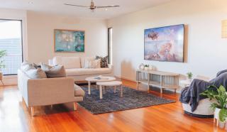 Cheerful family home with stunning views - Caloundra - 4
