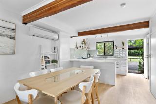 Stylish Townhouse, private courtyard walk to beach - Noosaville - 7