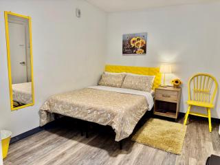 Private Room with Shared Bathroom on the 1st Floor 10 minutes Walk to University of Washington - Seattle - 8