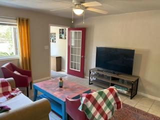 Bright & Breezy Cottage - Gulf Breeze - 4