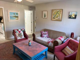 Bright & Breezy Cottage - Gulf Breeze - 1