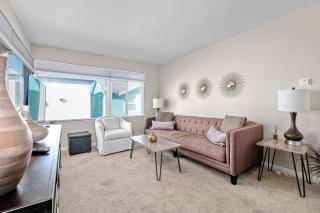 Beachside Apartment with Laundry AC Patio - 1