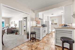 Beachside Apartment with Laundry AC Patio - Hermosa Beach - 9