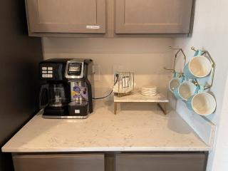 Spacious 4-Bedroom Retreat with High-Speed WiFi and Tranquil Ambiance - Aubrey - 3