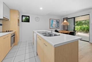 Modern & Stylish 2 Bedroom Townhouse - 5