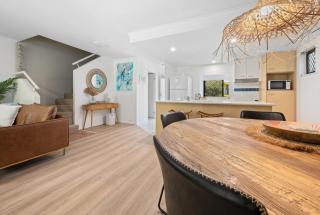 Modern & Stylish 2 Bedroom Townhouse - Noosaville - 2