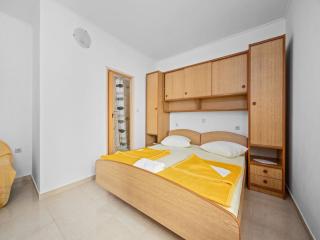 Serene seafront apartment in Rab - Rab - 8