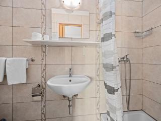 Serene seafront apartment in Rab - 3