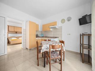 Serene seafront apartment in Rab - Rab - 4