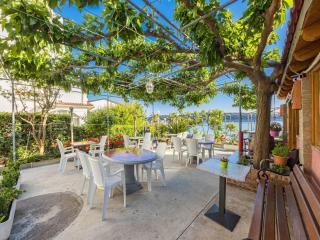 Serene seafront apartment in Rab - Rab - 1