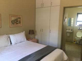 Panache Wildlife Cottage-Self Catering - Hoedspruit - 9