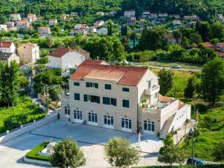 Apartments Azzurro- Three Bedroom Apartment with Terrace and Hot Tub Azzurro I-donji - 9