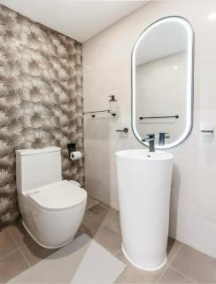 Beautiful 3 bed In Dubai Marina! - 6