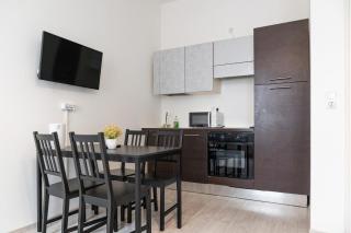 Pleasant 2BR Apt Perfect for long stays - 5