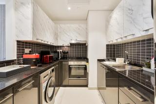 Dubai Marina View - 2BR APT with Pool & Gym - 4