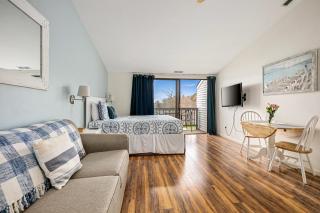 Beautiful Bay View Couples Retreat at The Shores 5586 - 5