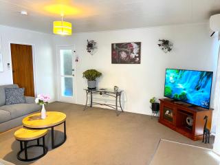 Rotorua Holiday Home - Prime Location - With Garden - Rotorua - 1