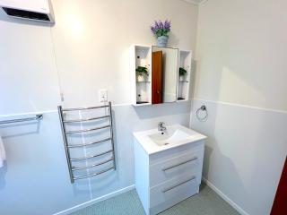 Rotorua Holiday Home - Prime Location - With Garden - 3