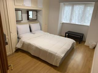 Room in Apartment - Ensuite room with King Bed - Phibblestown - 6