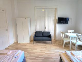 Großzügiges Apartment mit Balkon und 3 Schlafzimmern - Neumünster - 1