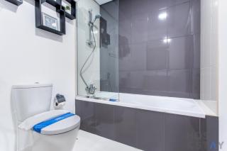 Elegant Studio Without Balcony- Damac Hills, Dubai - Host & Stay - 4