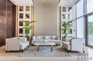 Elegant Studio Without Balcony- Damac Hills, Dubai - Host & Stay - 2