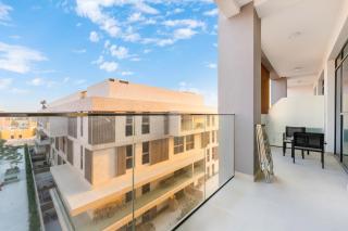 FAM Living - Getaway in Meydan - Modern Comfort Near Top Dubai Attractions - 2