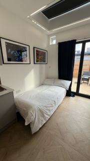 Luxurious London Studios - 8