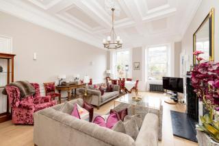 JOIVY Ultra Luxe Home near Princes Street - 6