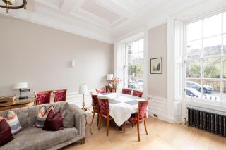 JOIVY Ultra Luxe Home near Princes Street - 5