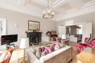 JOIVY Ultra Luxe Home near Princes Street - 1