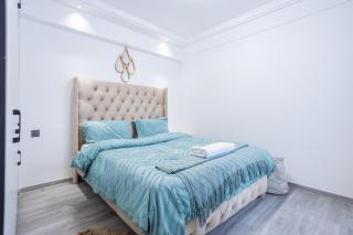 Sky High Luxe - Elegant 2BR Apartment with City Views - Nairobi - 3
