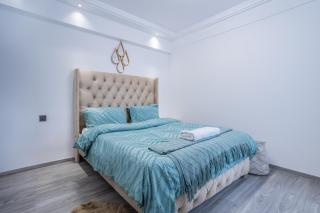 Sky High Luxe - Elegant 2BR Apartment with City Views - Nairobi - 1