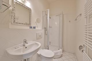 Ferienwohnung-3-in-Sellin-auf-Ruegen-Villa-Celia-WLAN-und-Sauna-200-m-vom-Strand-entfernt - 4
