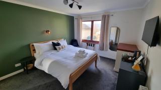 Brae an Fraoch - King Bed, Room 1 - 0