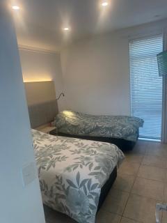 Palm Breeze Seaview 95m Apartment -privately owned & managed- Waiheke Island Resort - 1