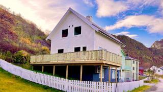Sandersstua 2, luxury family apartment with private whirlpool in Stamsund - - 0