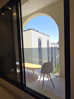 شقة حديثة وأنيقة في منطقة هادئة في حي الندى A modern, stylish apartment in a quiet area - Riade - 2
