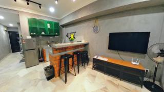 10pax GFloor 2R2B Dual-Key Doorstep to Beach, FREE BBQ Set, Wifi, 50"Smart TV - Port Dickson - 1