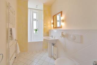 Ferienwohnung-5-in-Sellin-auf-Ruegen-Villa-Celia-6-Pers-WLAN-und-Sauna-200-m-vom-Strand-entfernt - Ostseebad Sellin - 3