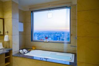 Alaya Stays BYDM The Sky Heaven - 4 BHK Penthouse 15 Min from Triveni Ghat With Balcony, Bar & Lift - 4